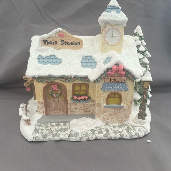Precious Moments Christmas Village Collection - Picture 3 of 15